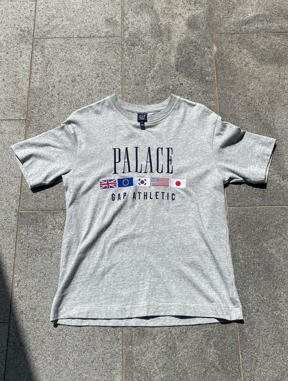 Gap x palace  알파벳국기 자수숏슬리브 상품이미지1