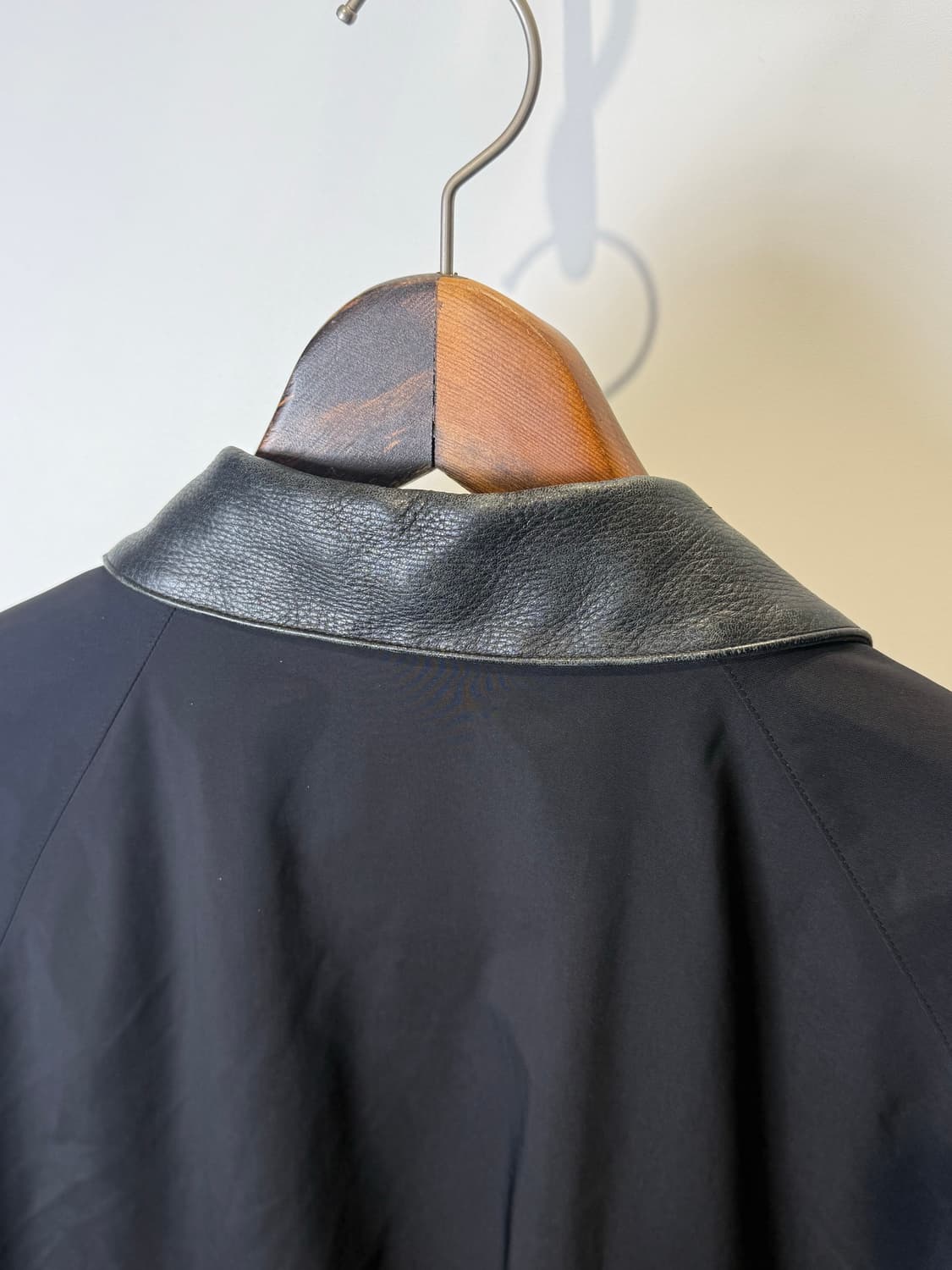 로로피아나 다크네이비 가죽 카라 자켓  상품이미지4