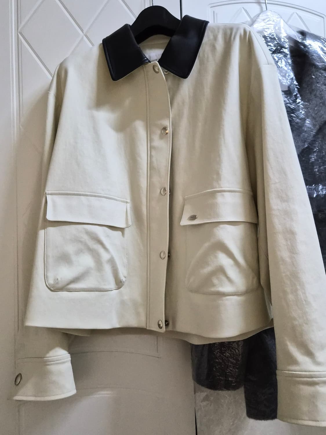 올리브데올리브 배색 카라 크롭 점퍼 (0W5SM227) size2 상품이미지3