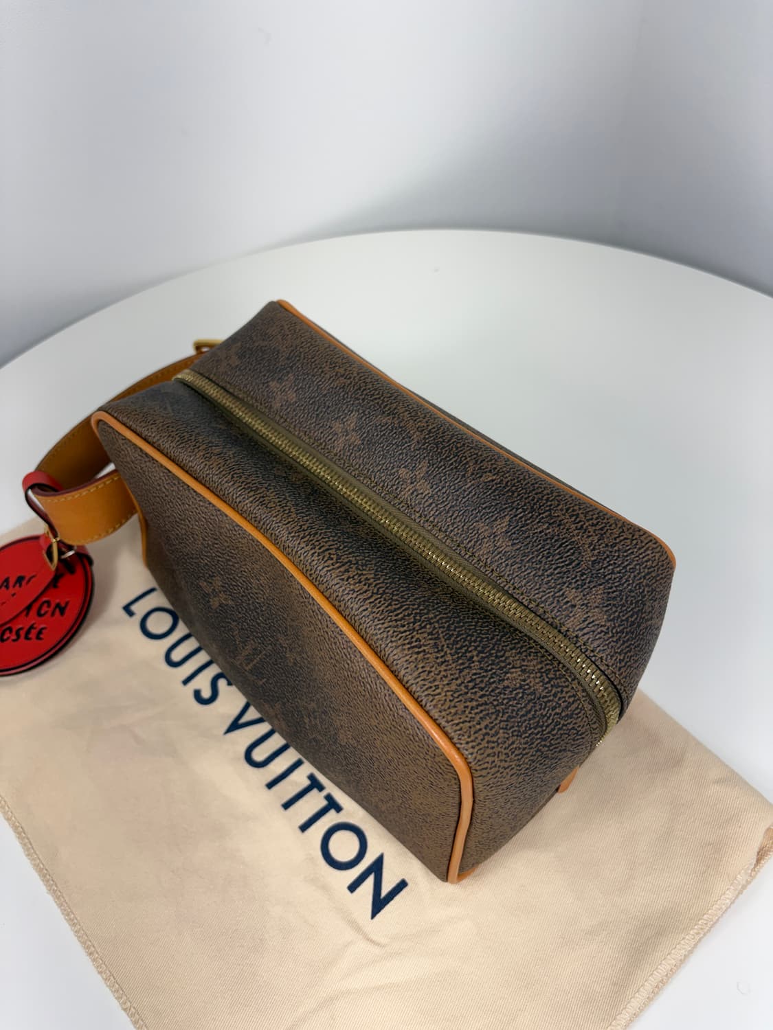 루이비통 M11765 락커 도프키트 파우치 상품이미지4