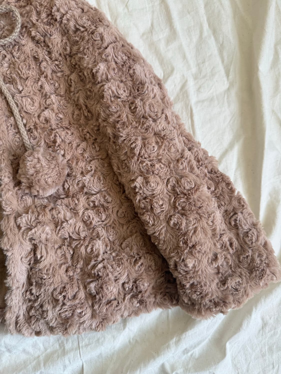 모카라떼 브라운 폼폼이 케이프 상품이미지4