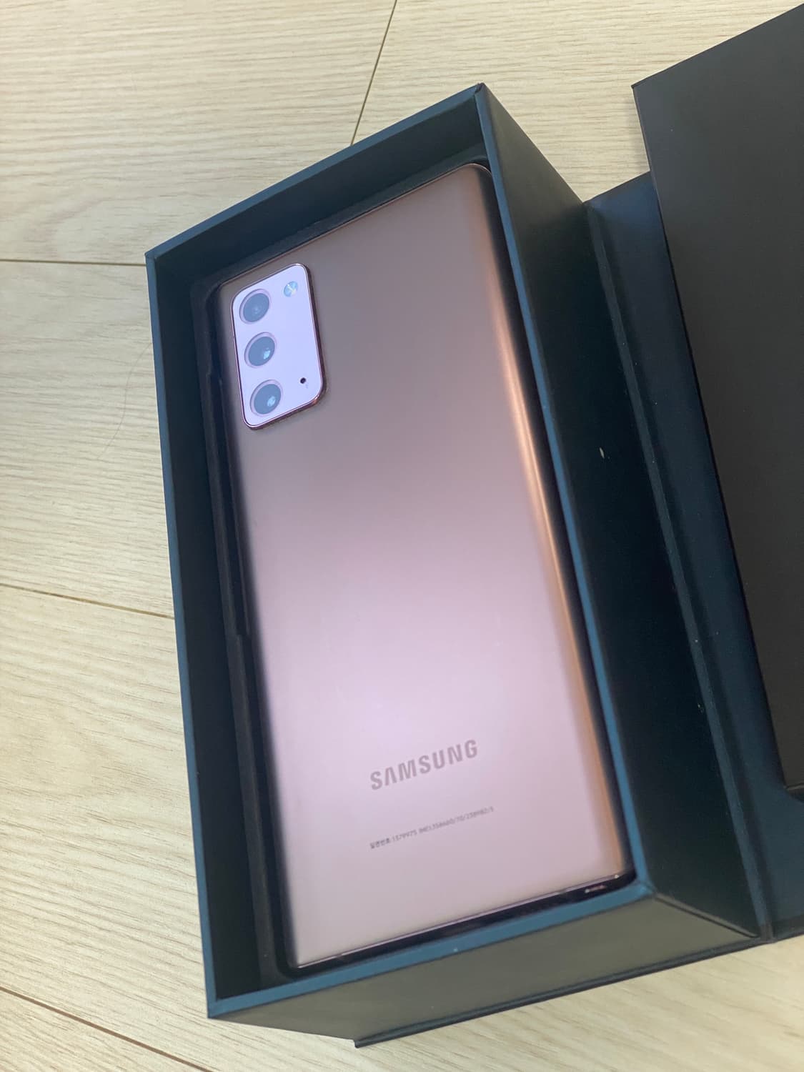 [삼성 갤럭시] 노트20 미스틱 브론즈 256G 풀옵션, 비흡연 여성사용 상품이미지2