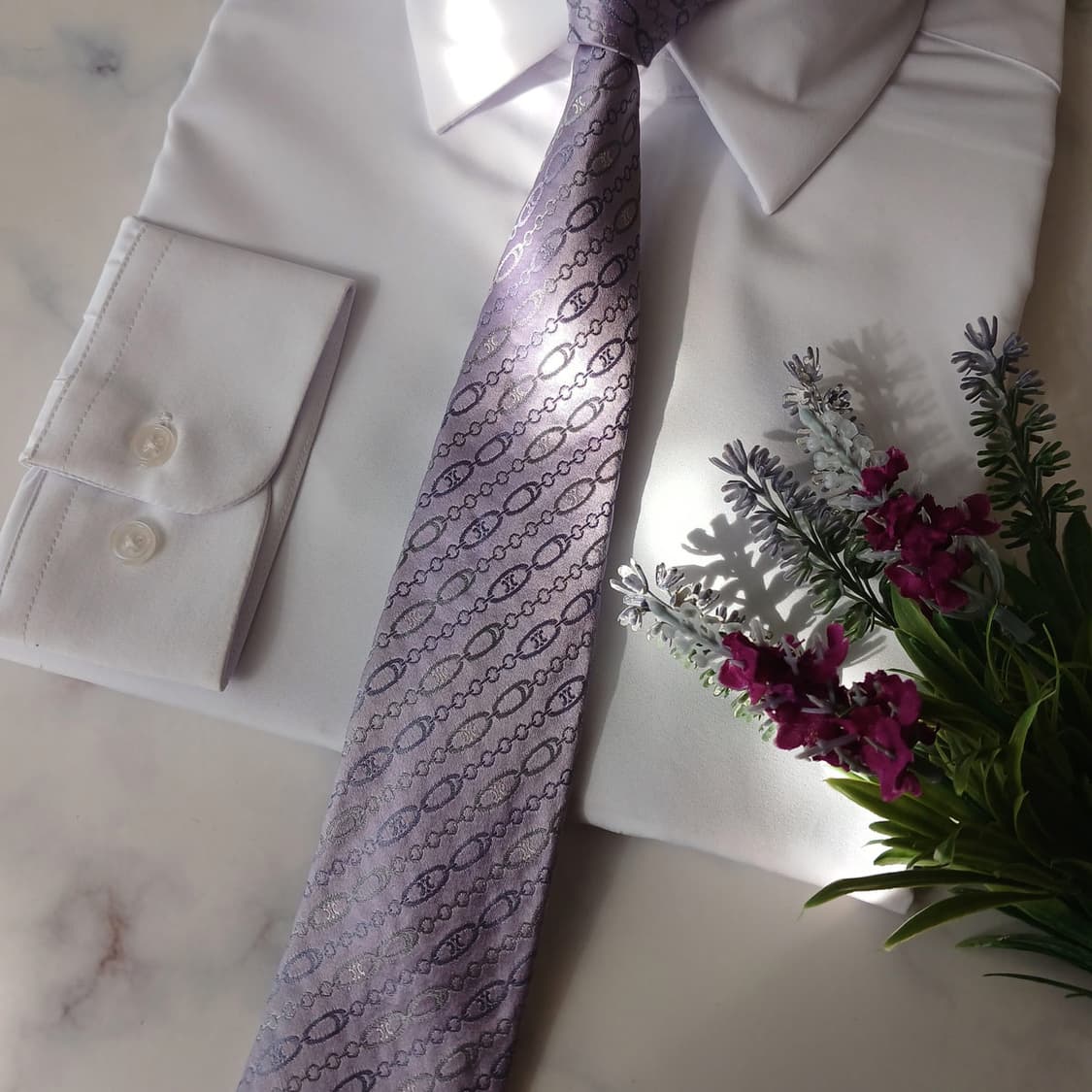 셀린느 실크 라일락 트리오페 로고 넥타이 8.5cm B등급 A18998
 상품이미지7