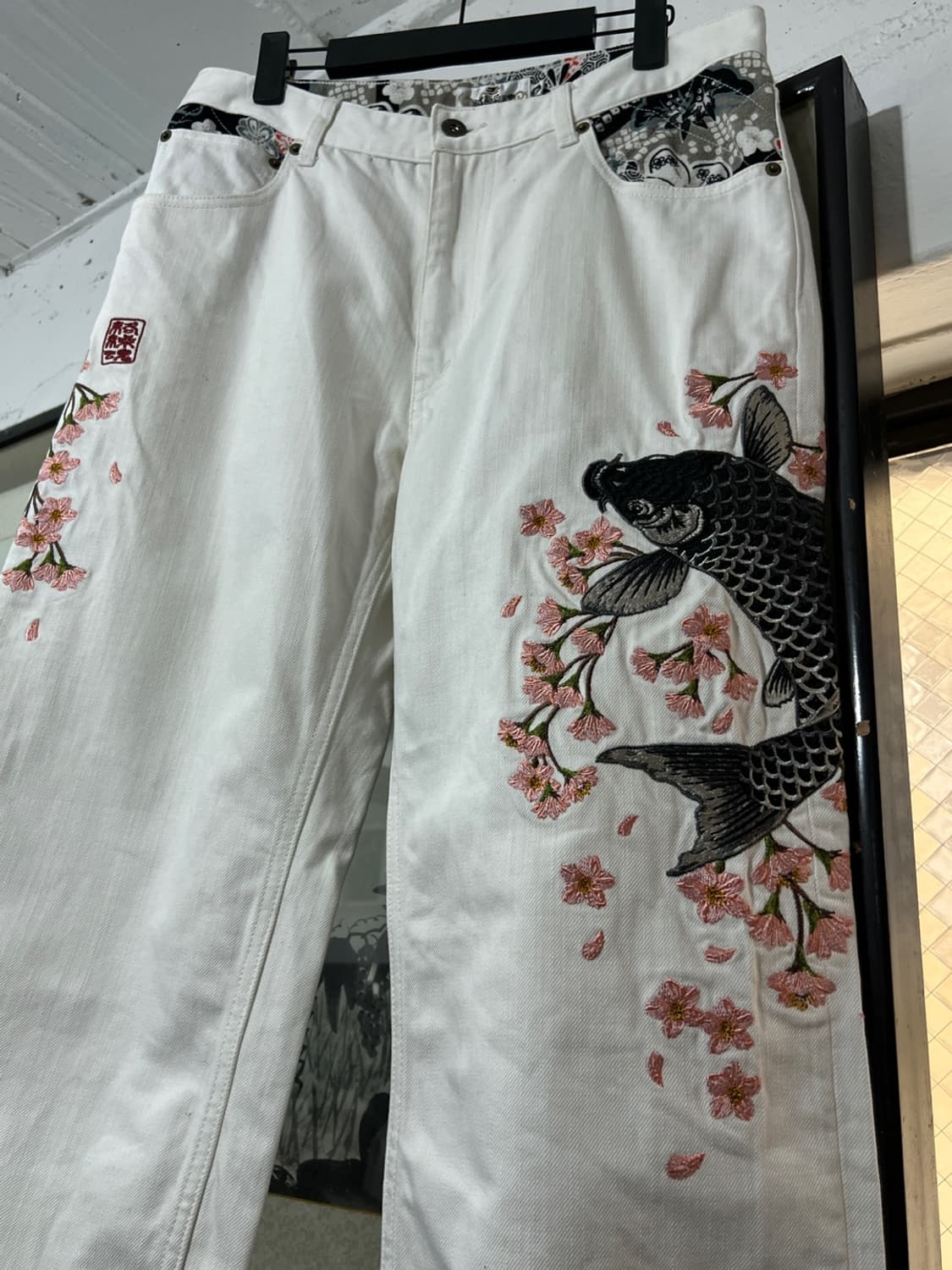 카라쿠리 타마시  Koi x Flower 자수 코튼 팬츠 상품이미지3