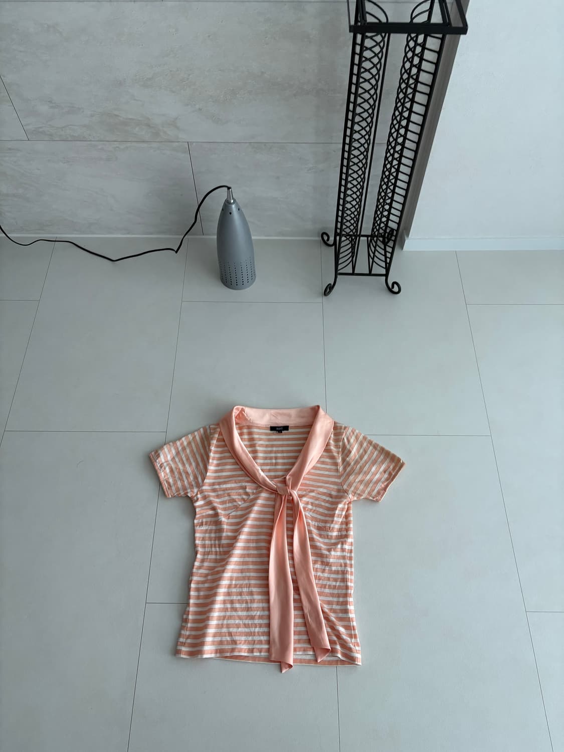 stripe neck tie tee 상품이미지4