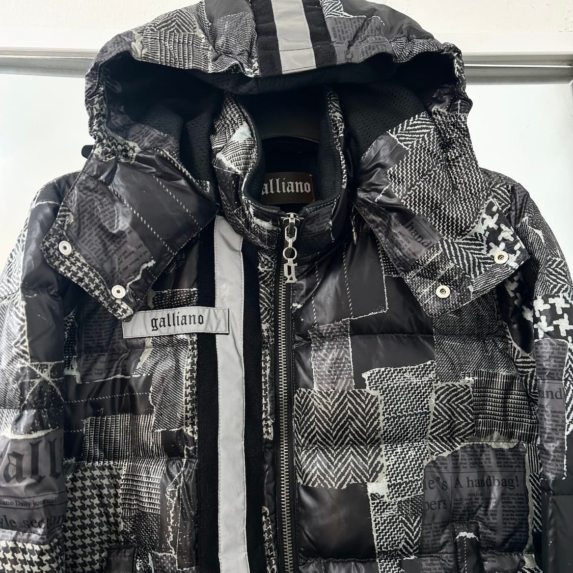 존 갈리아노 뉴스페이퍼 패딩 상품이미지6