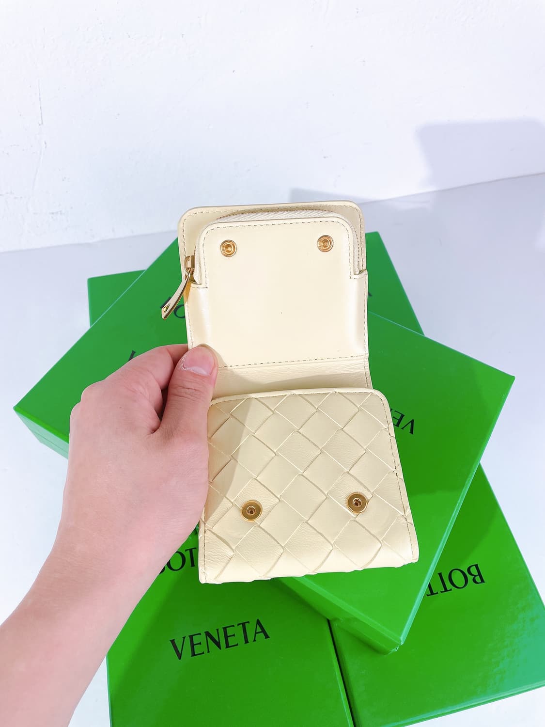 (정품/새상품) 보테가베네타 여성 인트레치아토 위빙 트라이폴드 지갑 상품이미지2