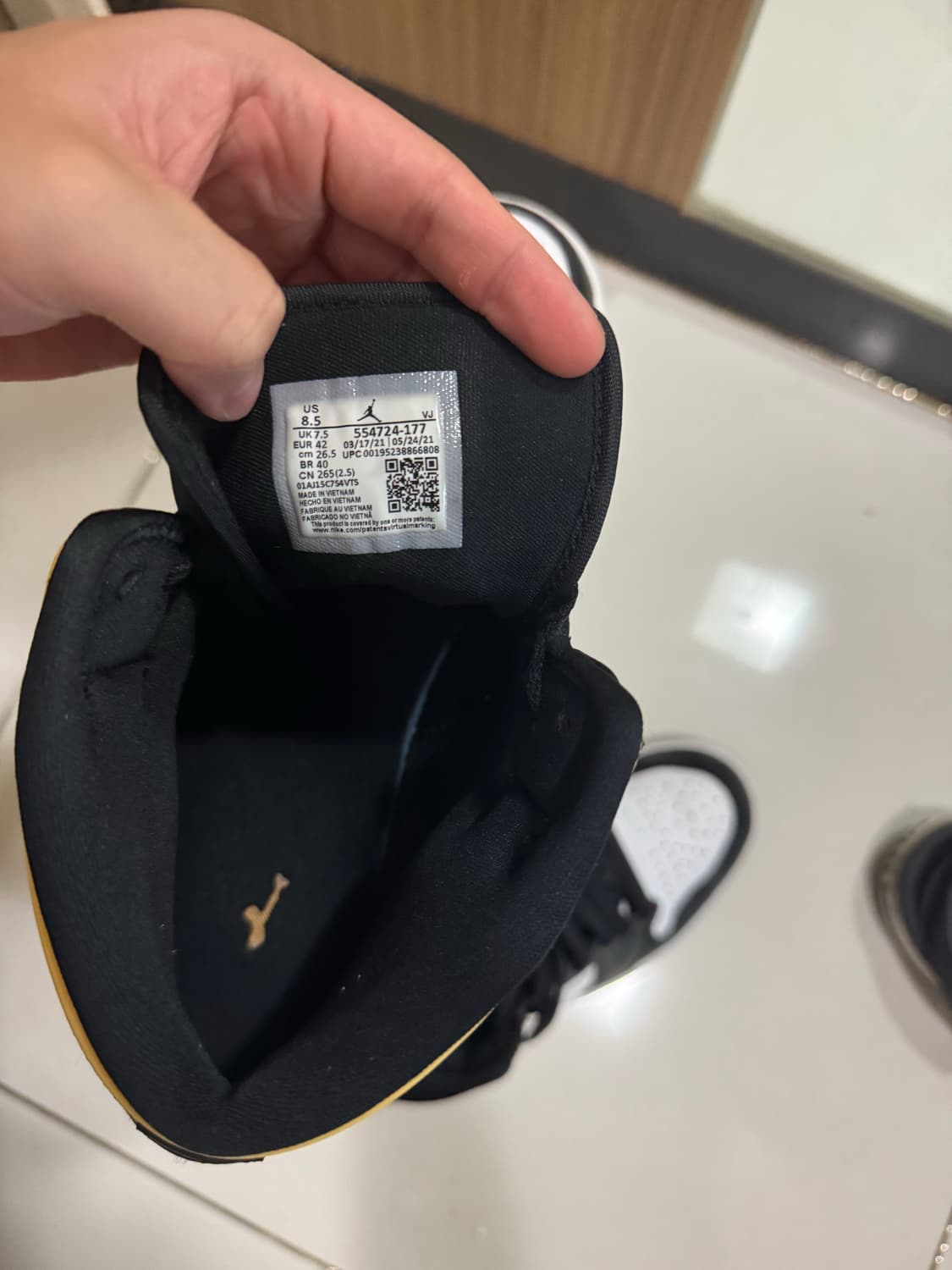 조던 1 미드 폴른 상품이미지4