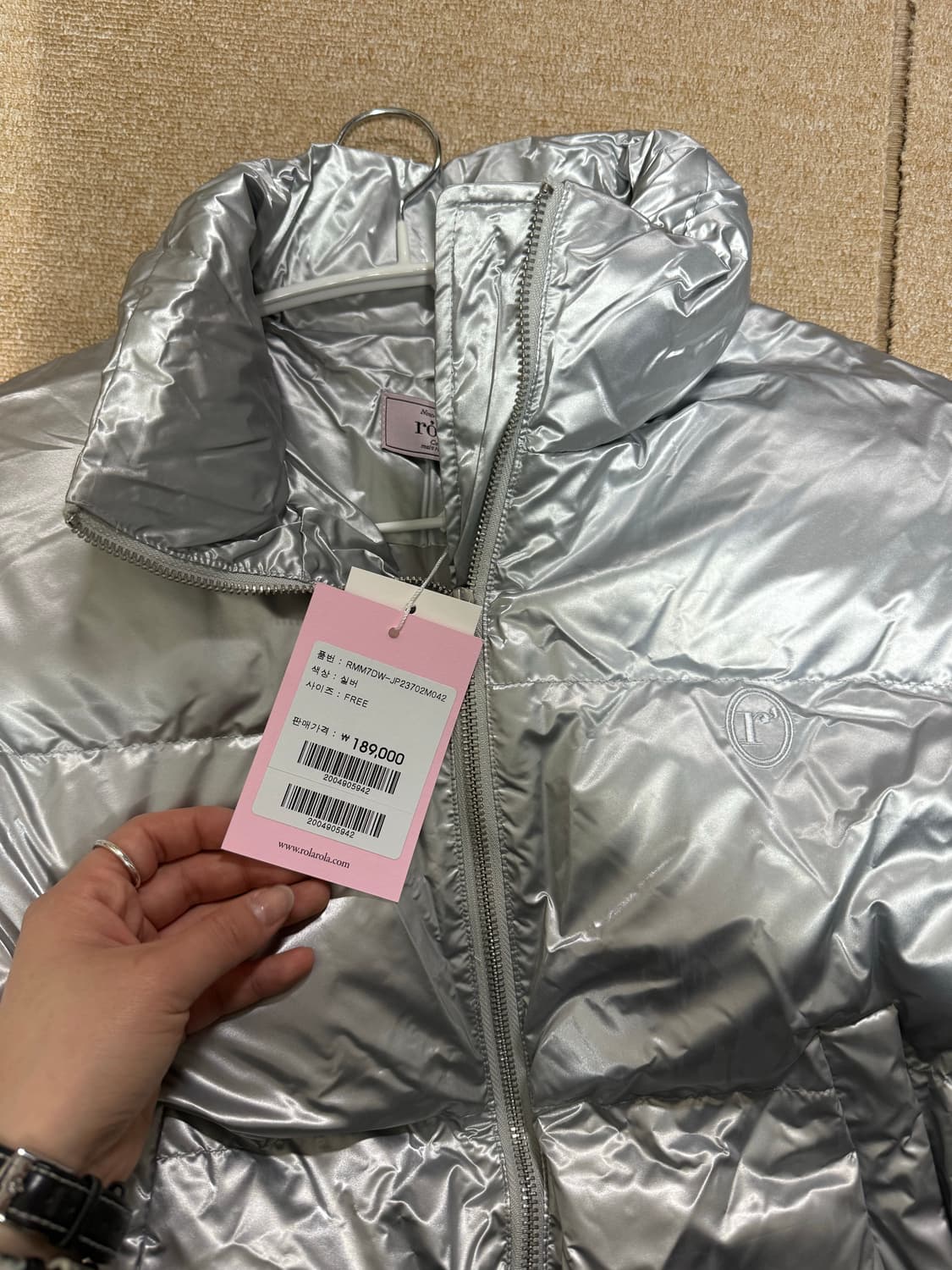 로라로라 글로시 웰론 패딩 실버 상품이미지3