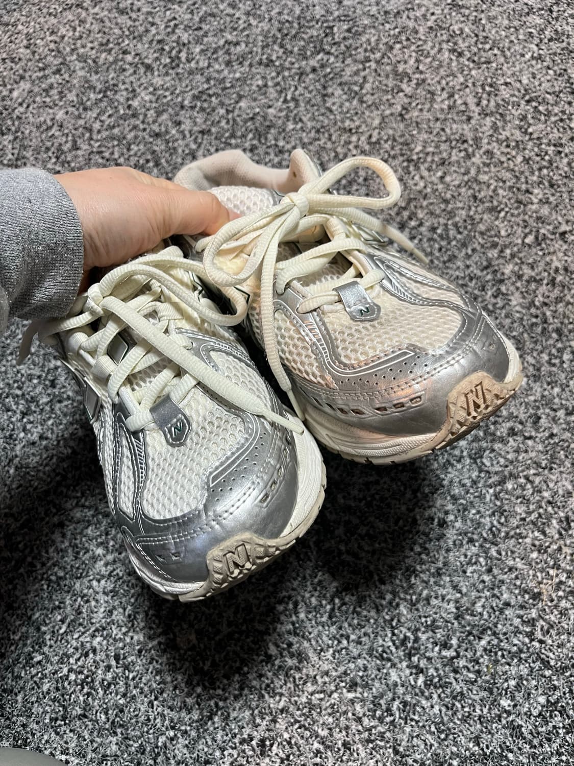 뉴발란스 1906R 화이트 메탈 실버 런닝화 260 상품이미지4