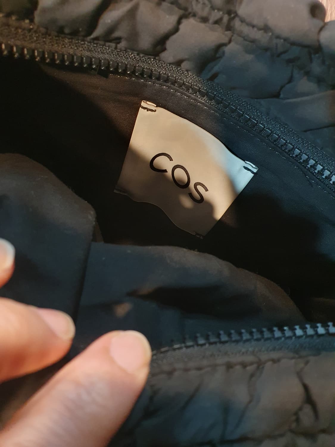 COS 코스 퀼티드 미니백 블랙 구름백 상품이미지3