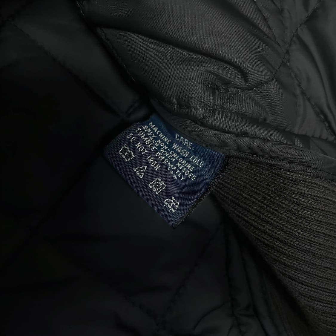 폴로 랄프로렌 스웨이드 퀄티드 경량 패딩 자켓 네이비 상품이미지6