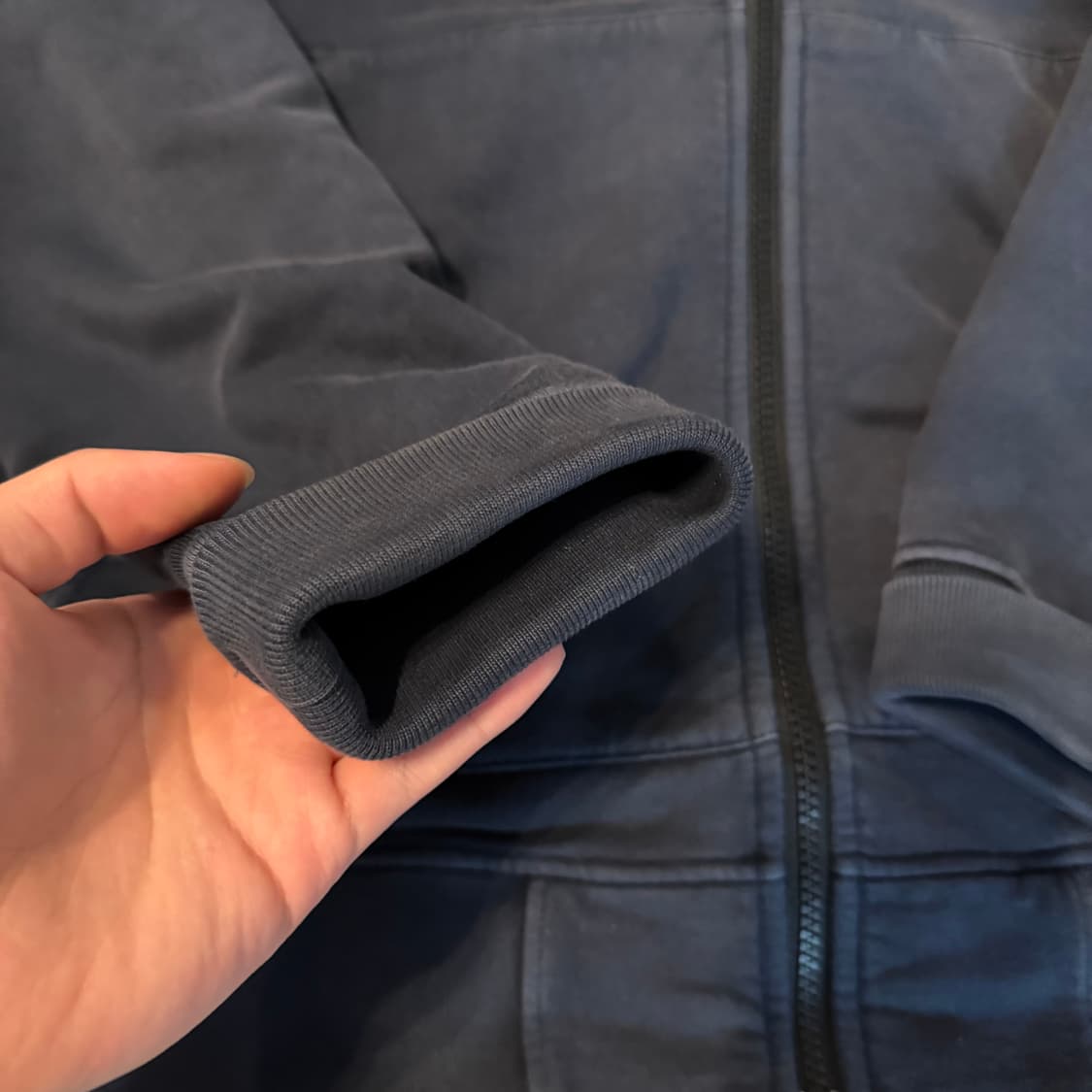 {당일발송/신형탭} 스톤아일랜드 후드집업 네이비 XL 상품이미지4