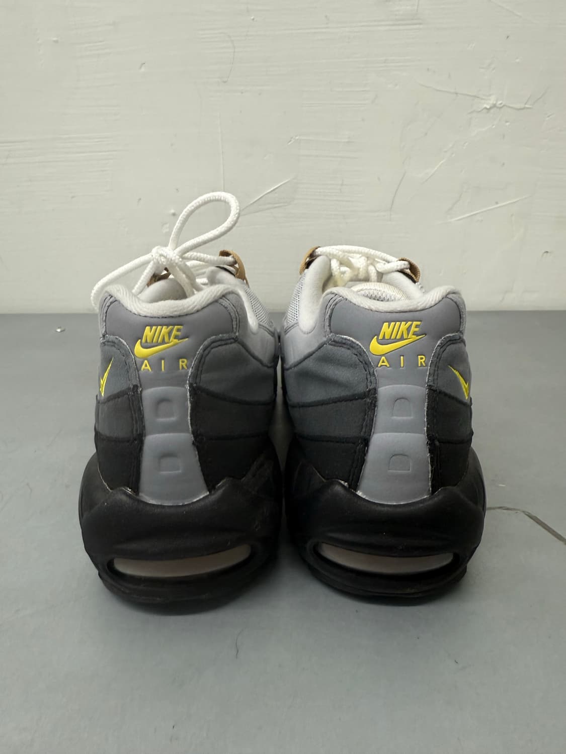 에어맥스95 나이키 Air Max 95 Wolf Grey 엘로우스트라이크 상품이미지4