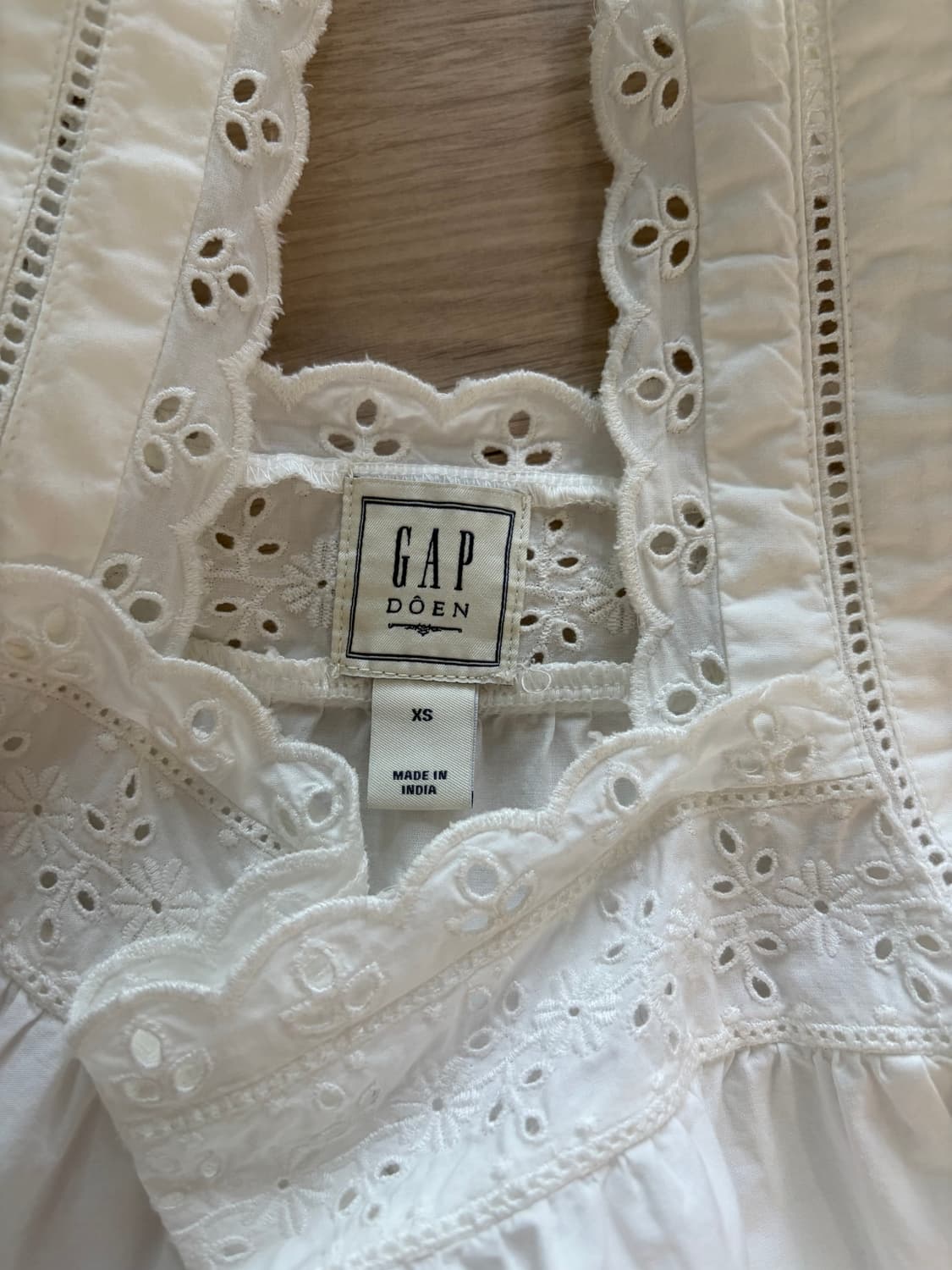 GAP × DÔEN Eyelet Blouse (XS) 상품이미지3