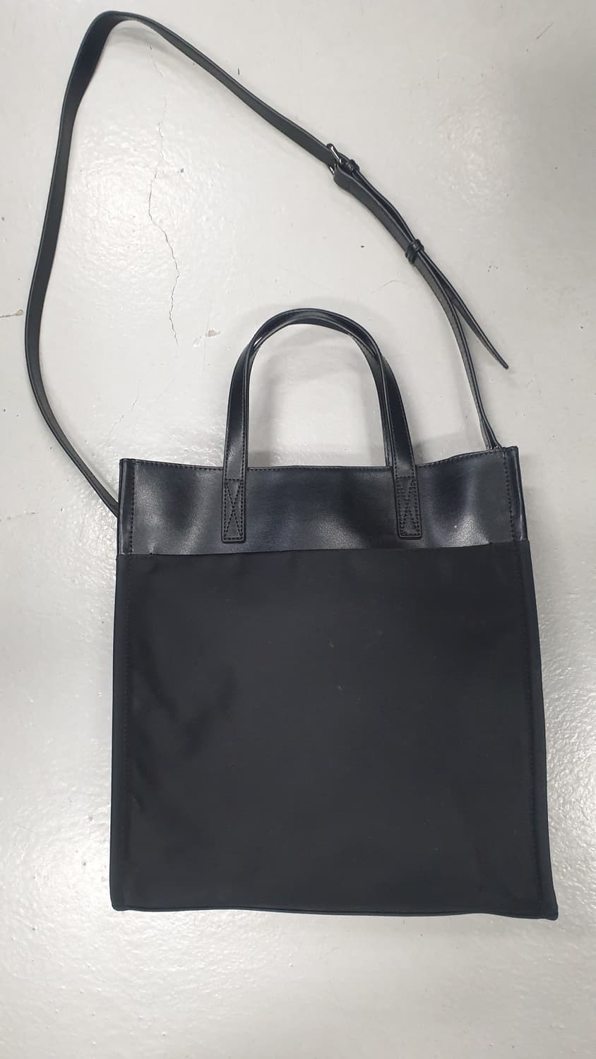 오야니 블랙 토트백 겸 크로스백 상품이미지2