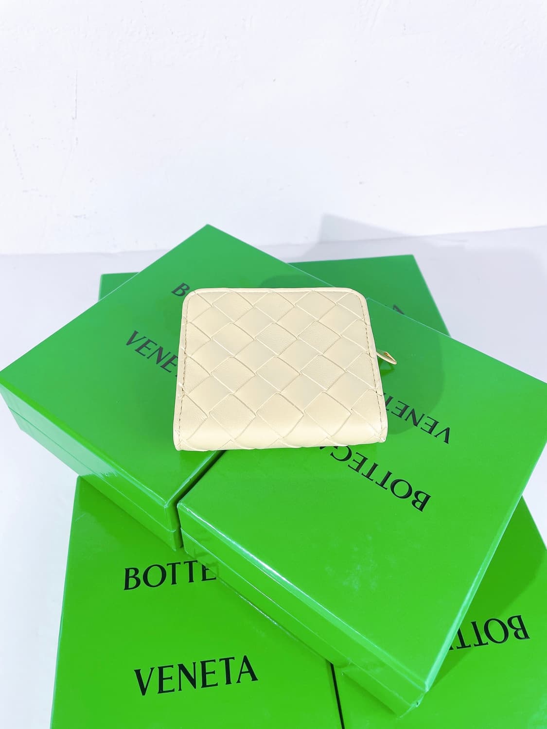 (정품/새상품) 보테가베네타 여성 인트레치아토 위빙 트라이폴드 지갑 상품이미지1