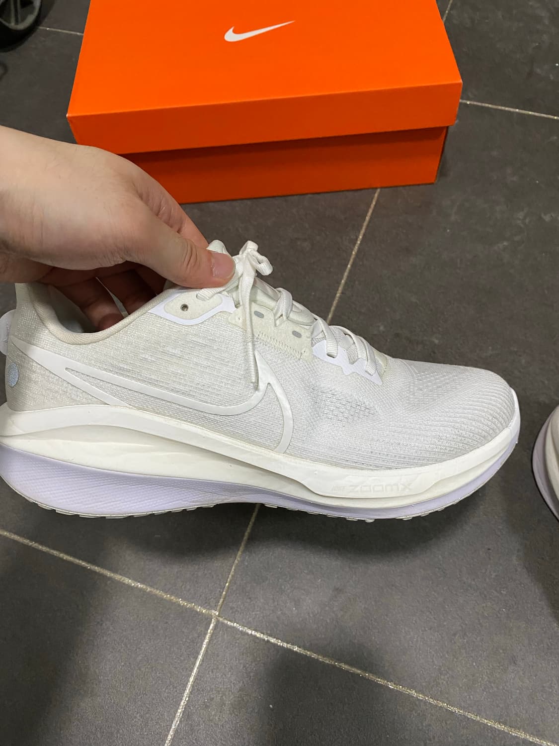 풀박스)나이키 보메로17 러닝화 260 운동화-화이트 상품이미지5