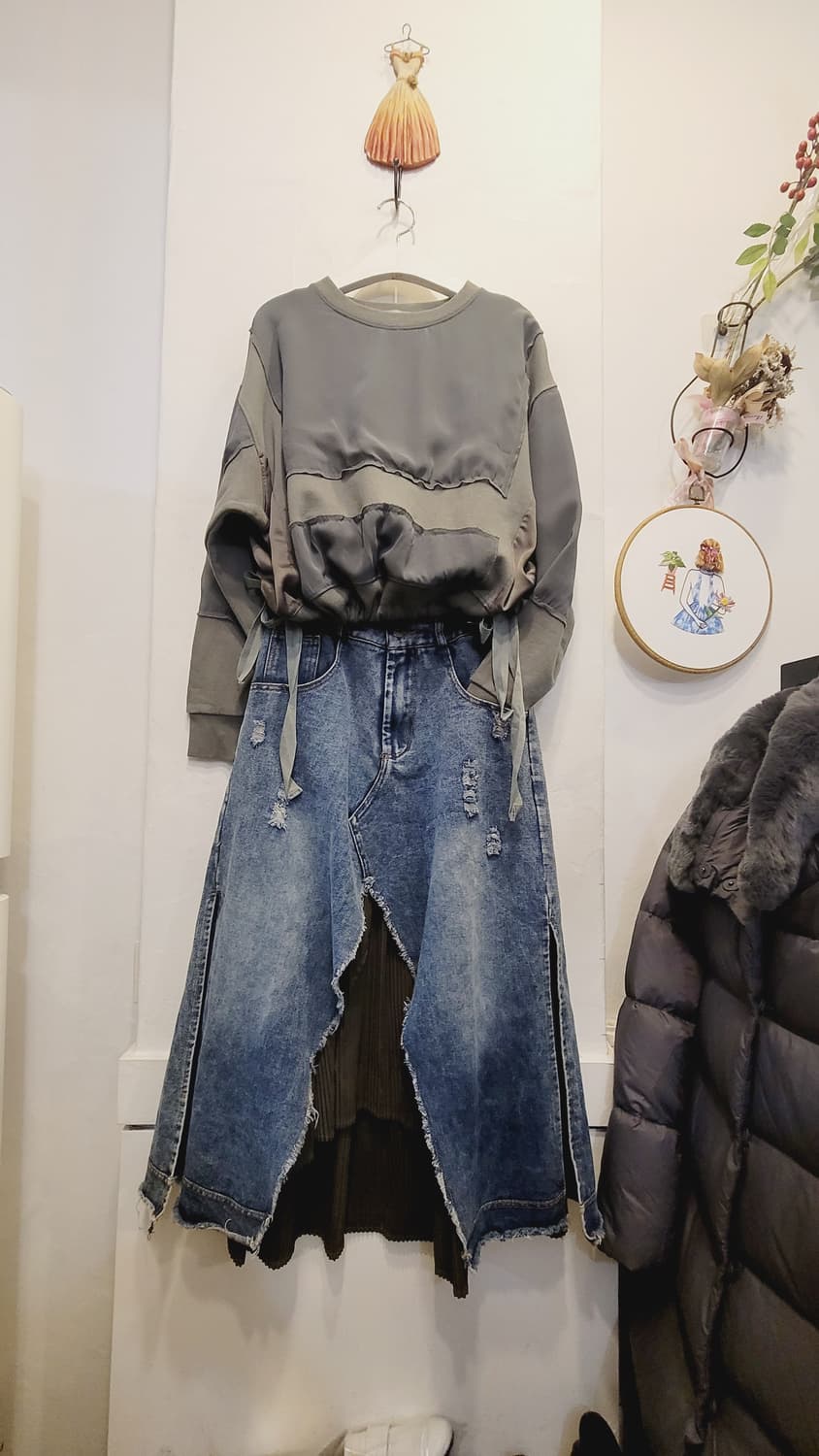 더일마 리본 맨투맨. 유니크데님스커트 상품이미지1