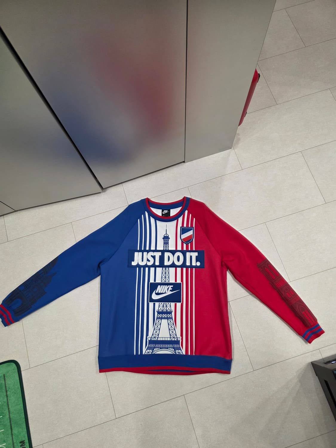 나이키 희귀매물 파리 시티 맨투맨 상품이미지2