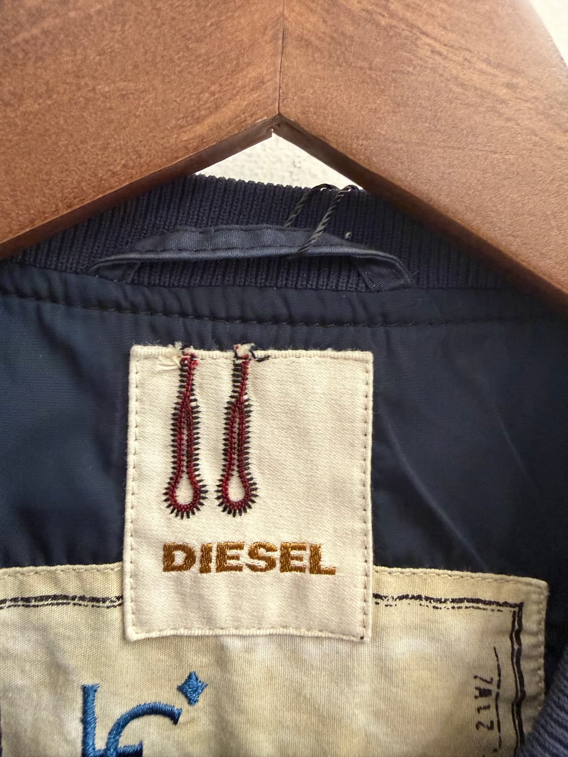 N290. 디젤 사선 디테일 봄버 자켓 상품이미지3