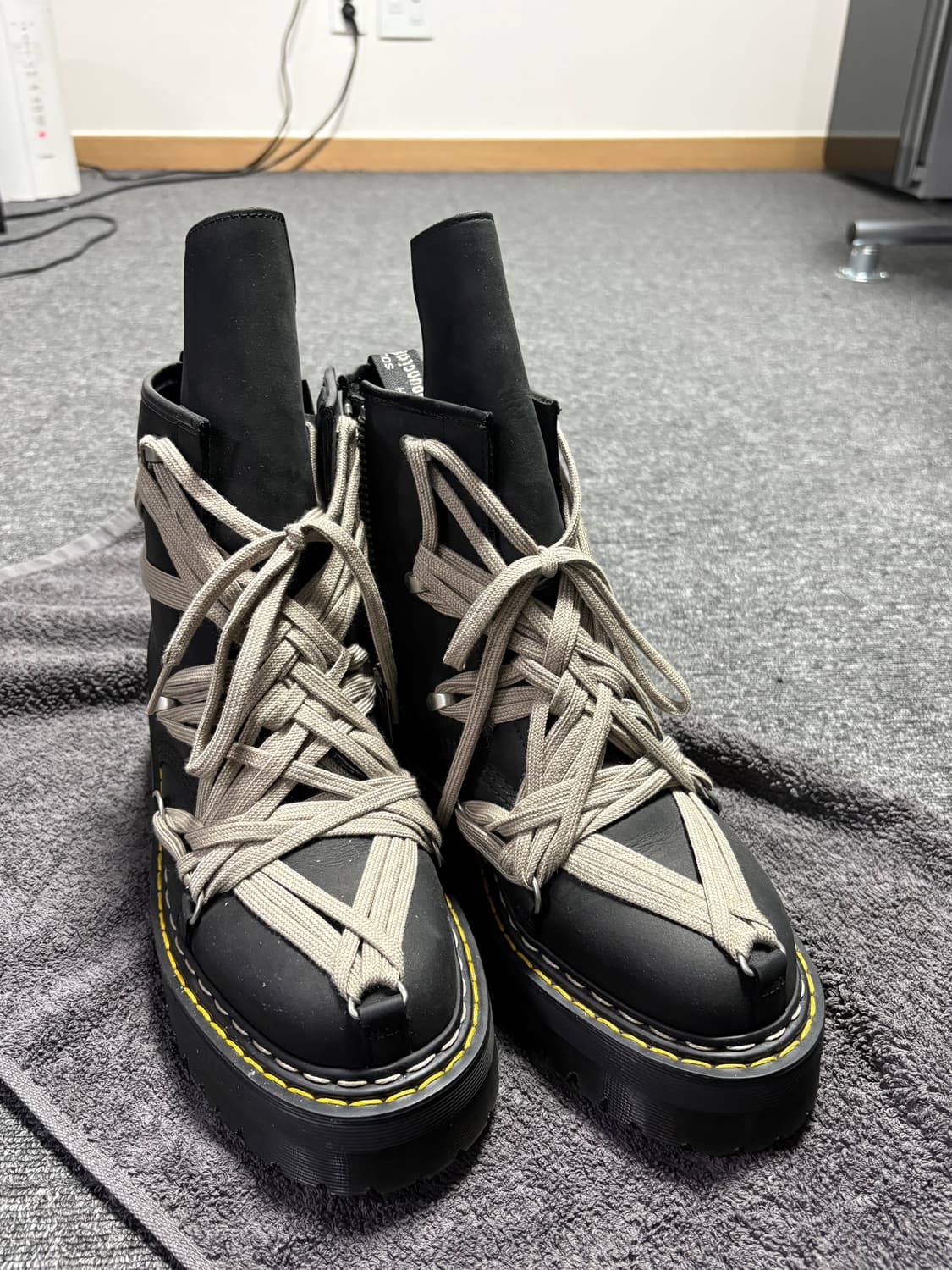 닥터마틴 x 릭 오웬스 1460 쿼드 솔 메가 레이스 부츠 블랙 상품이미지1