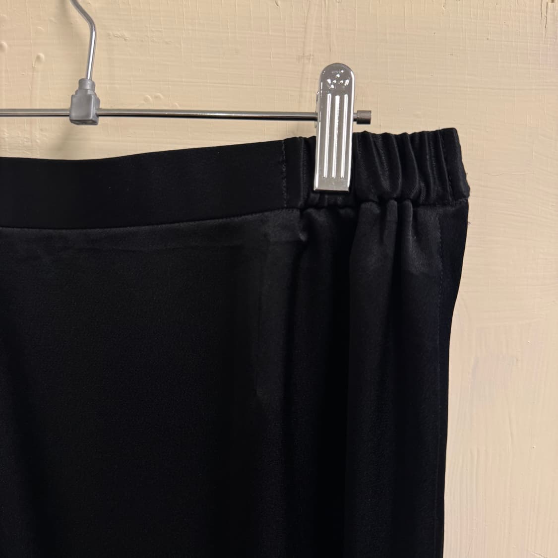 실키 밑단 플레어 스커트 상품이미지6