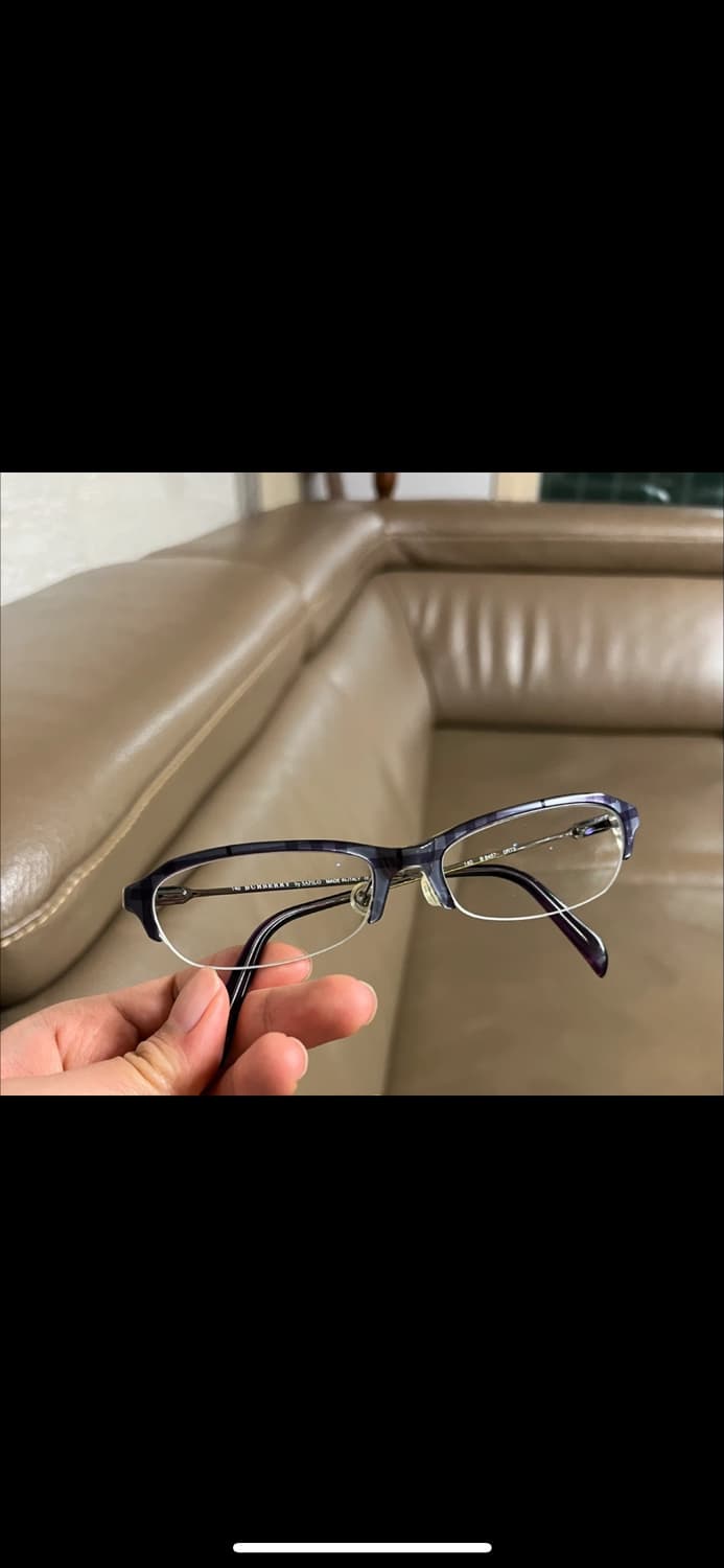 버버리 보랏빛 반무테 안경 상품이미지6