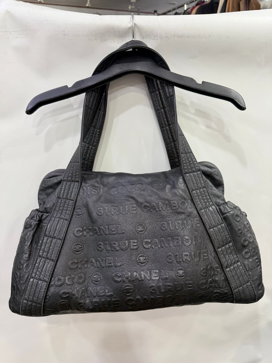 샤넬 블랙 송아지 가죽 뤼 캠본 엠보싱 언리미티드 숄더백 186762 상품이미지2