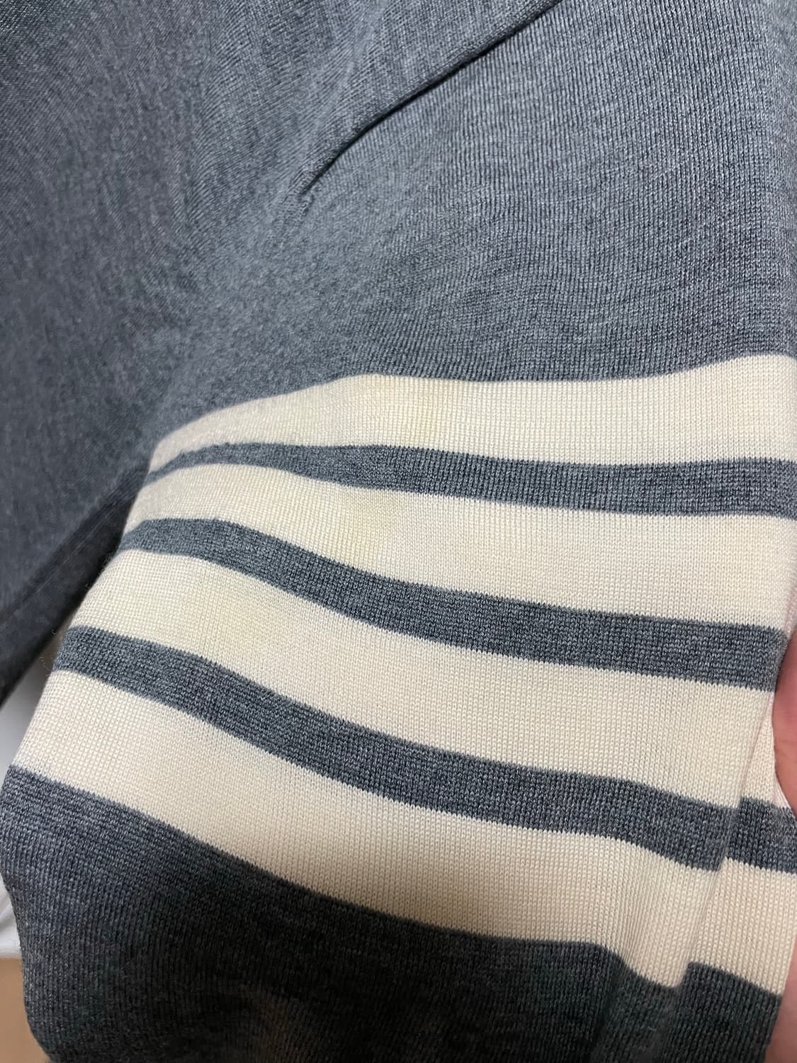 톰브라운 메리노울 니트 그레이 3사이즈 상품이미지4