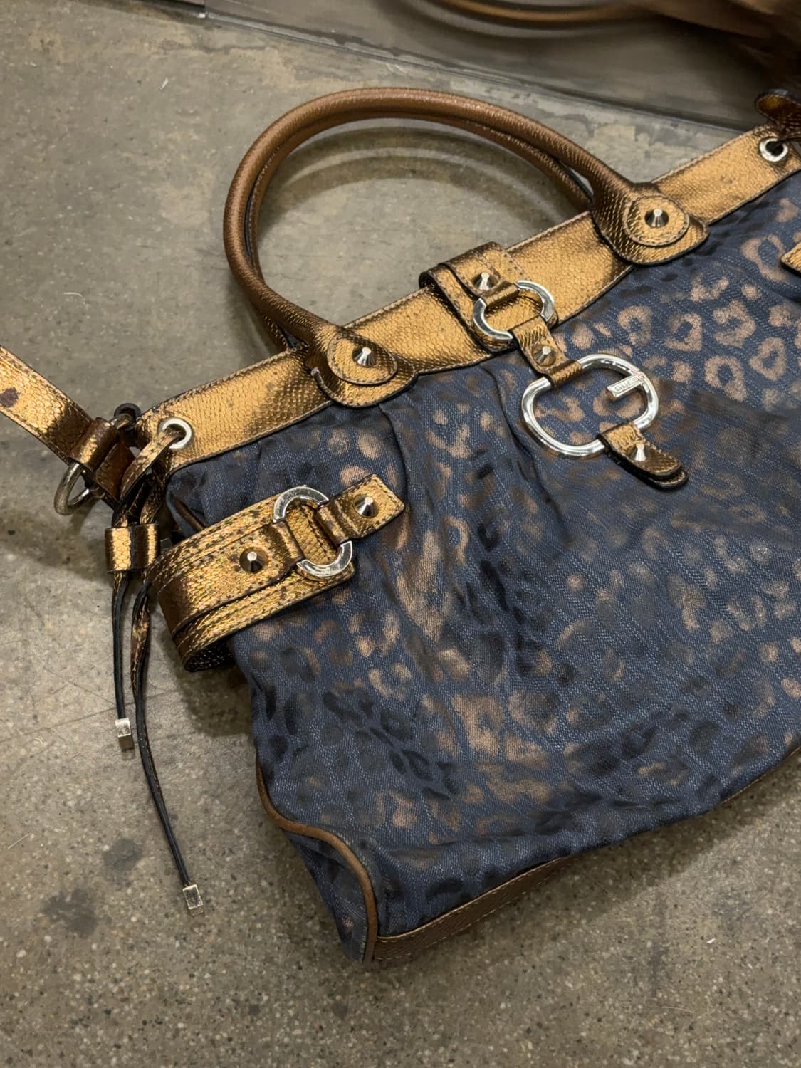 Guess rare blue gold tote bag 상품이미지3