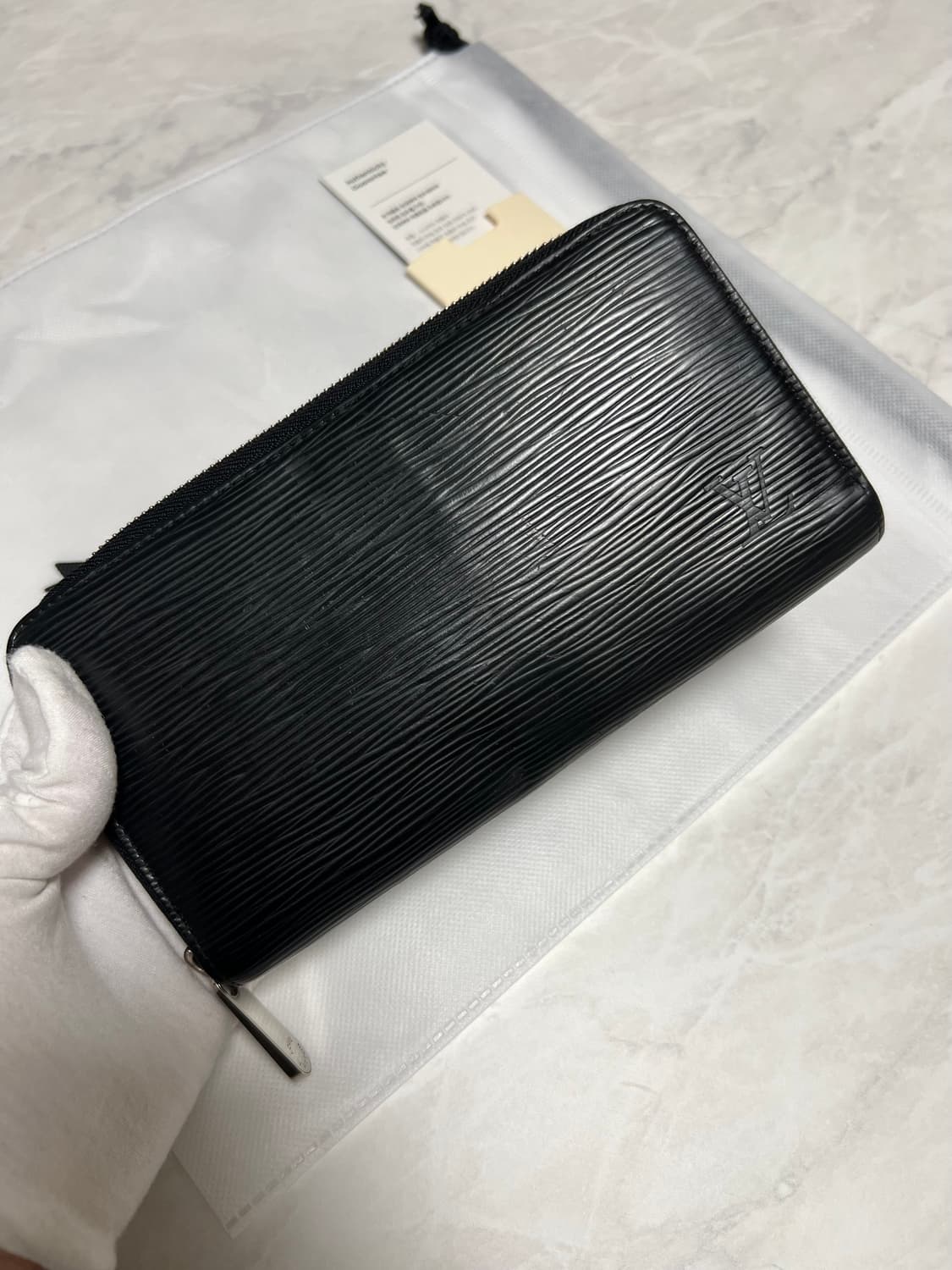 루이비통 에삐 레더 지퍼 장지갑 상품이미지1