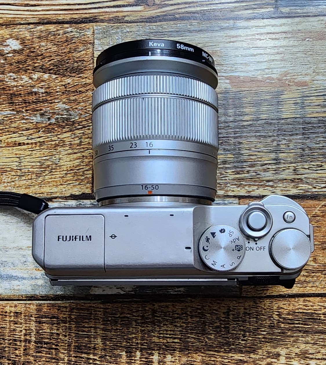 후지필름 X-A10 미러리스 디지털 카메라와 16-50mm 렌즈 팝니다. 상품이미지5