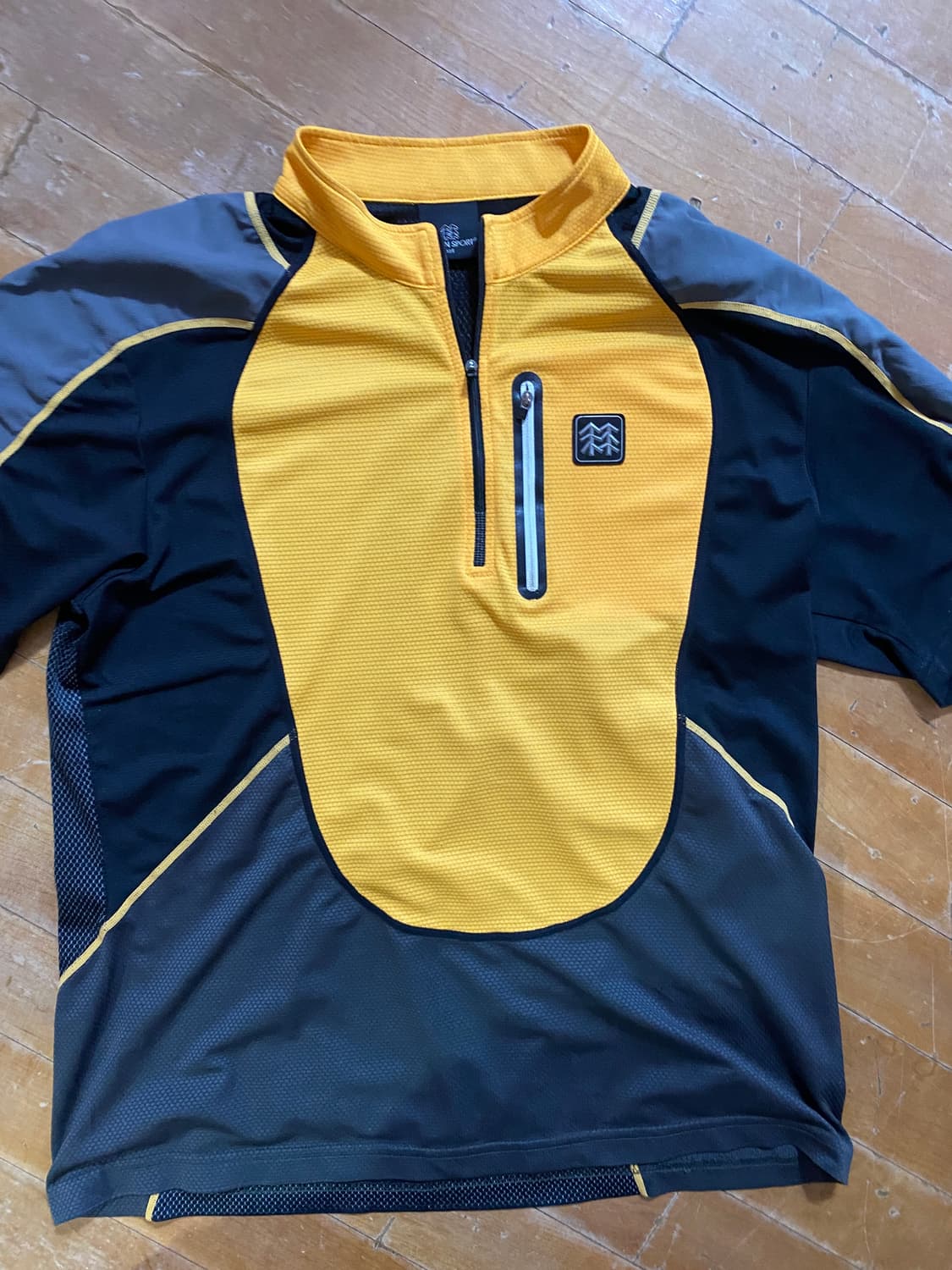 코오롱스포츠 옐로우/블랙 집업 티셔츠 105 상품이미지1