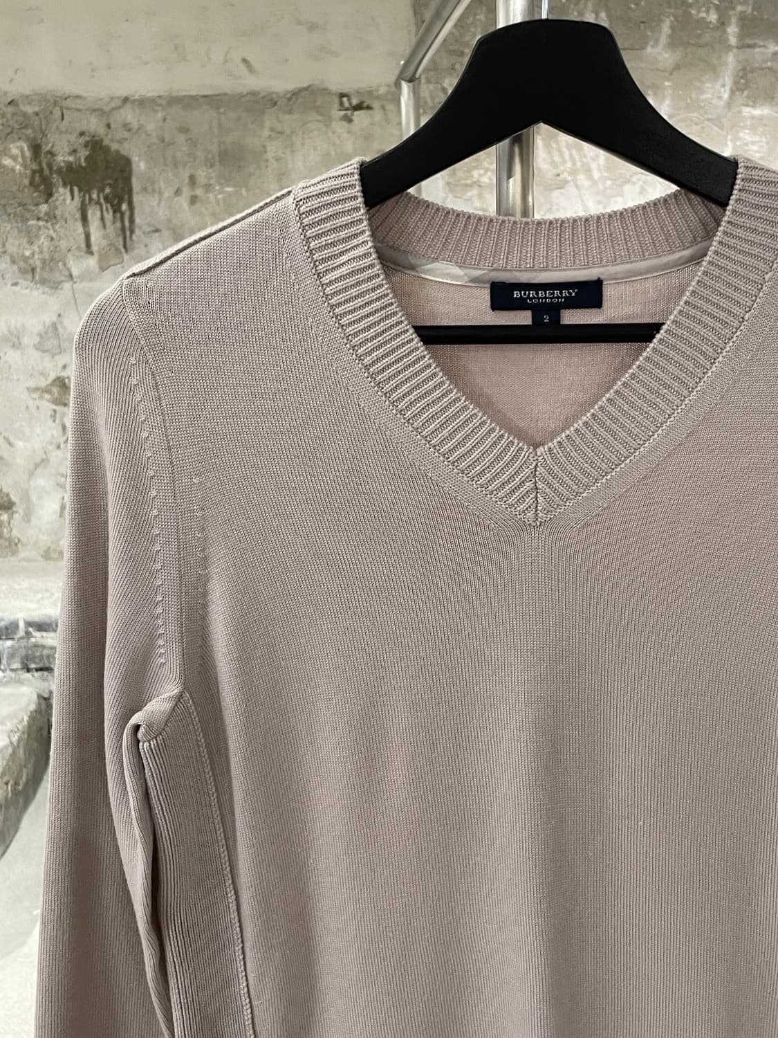 버버리 빌로우 기마로고 V넥 울 니트 상품이미지2