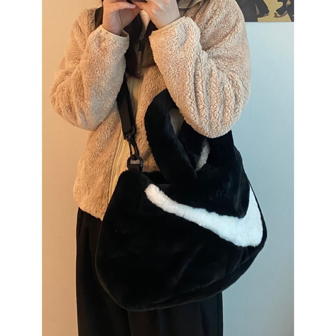 나이키 빅스우시 퍼 크로스백 상품이미지3