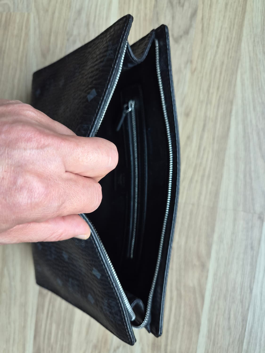 MCM 블랙 모노그램 클러치백 (남.여공용) 상품이미지6