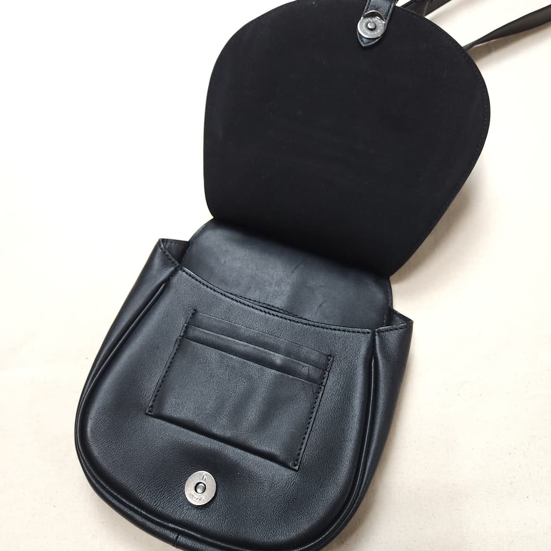 [OS] 헤지스 블랙 레더 숄더백 상품이미지6