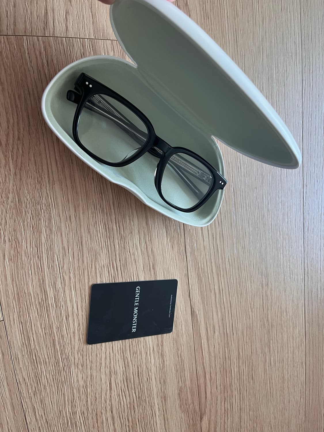 젠틀몬스터 에반 01 블랙 안경 상품이미지2