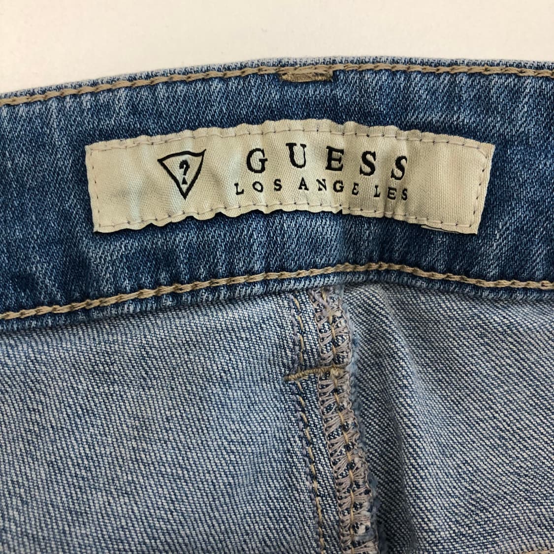 게스 화이트 레더패치 데님진 32 인치 상품이미지4