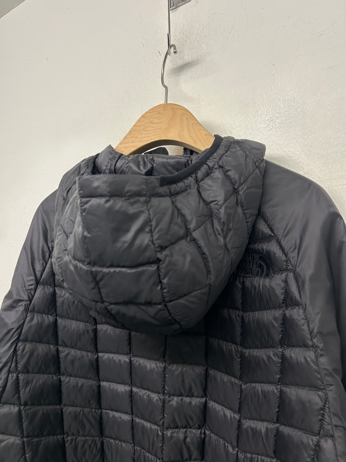 노스페이스 티볼 브이모션 하이브리드 후디 경량패딩 상품이미지4