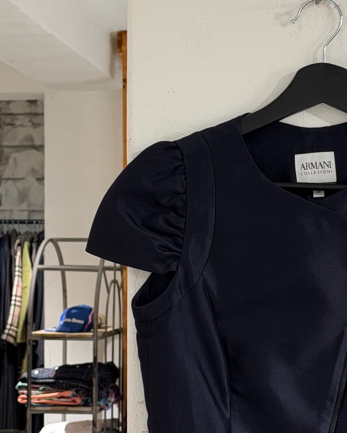 아르마니 꼴레지오니 네이비 퍼프슬리브 하프 탑 상품이미지2