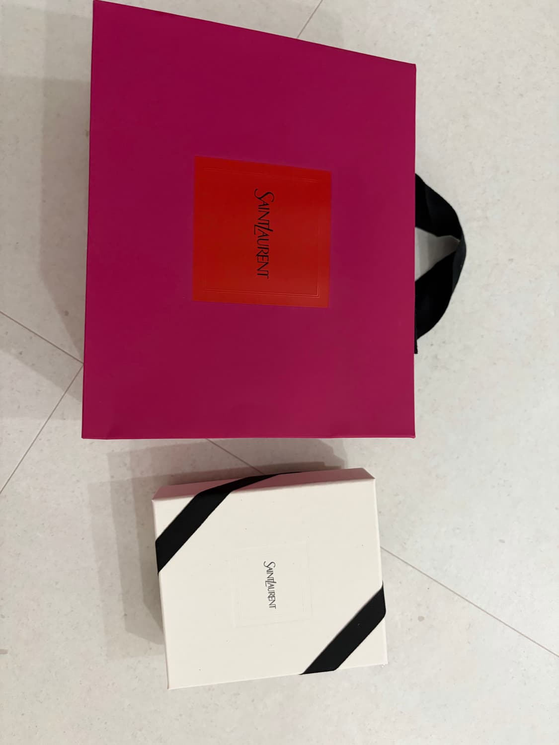 생로랑 카산드라 마틀라세 플랩 카드 케이스 퀼티드 램스킨 블랑 상품이미지4