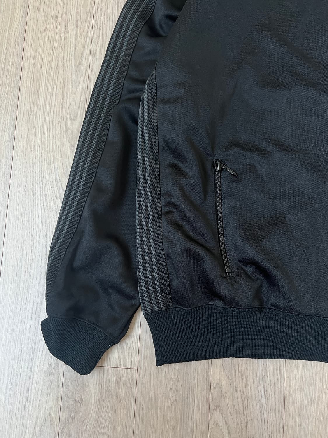 (새상품) 니들스 x 스튜디오어스 트랙 자켓 폴리 스무스 블랙 상품이미지3