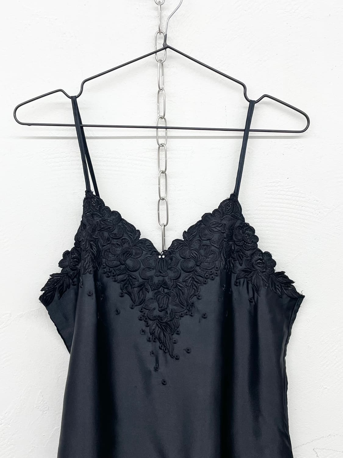 블랙 새틴 자수 슬립 상품이미지5