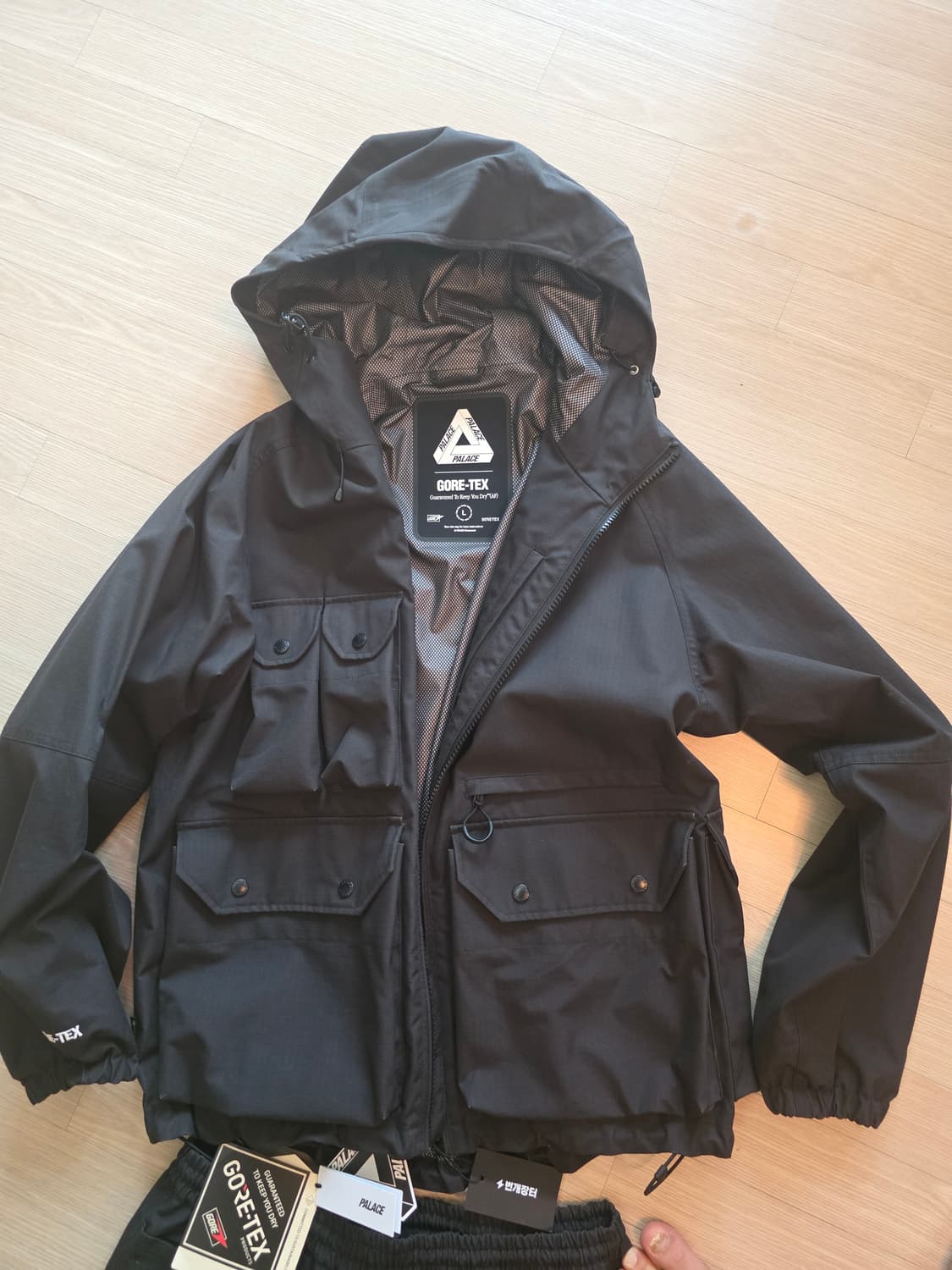 팔라스 고어텍스 블랙 자켓 +카고바지 새제품 상품이미지1