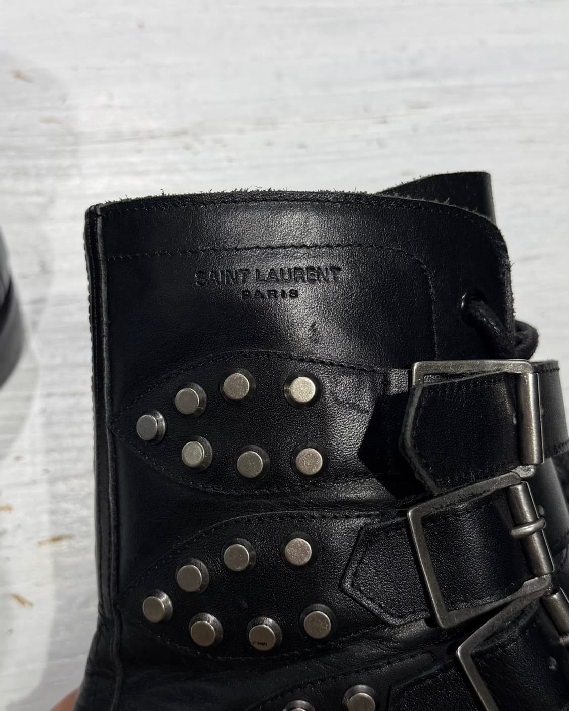 생로랑 블랙 스터드 스트랩 컴뱃 레더 부츠 상품이미지8