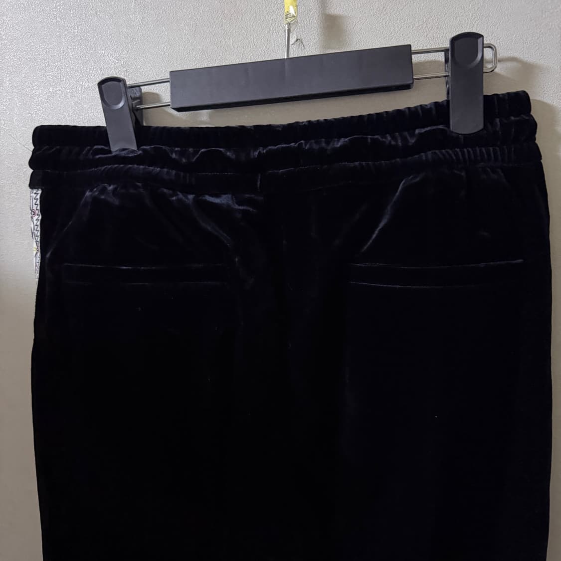 엠씨엠 MCM 남성 벨벳 트레이닝 팬츠 하의 M (남성 33-34정도) 상품이미지3