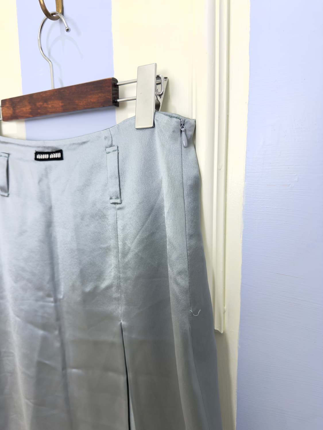 미우미우 23FW 새틴 로고 캐미솔 & 스커트 셋업 상품이미지10