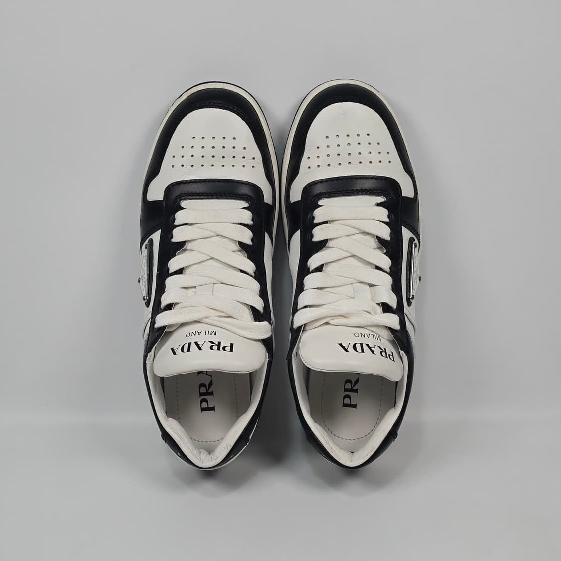 프라다 다운타운 퍼포레이트 가죽 스니커즈 ( 220 ) 상품이미지6